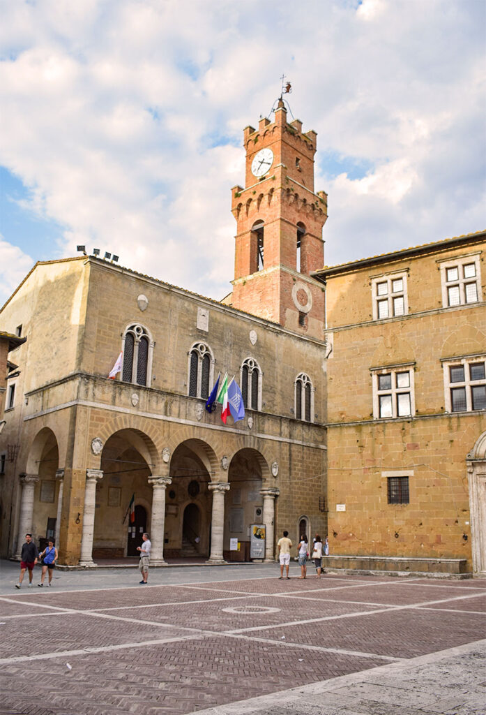 palazzo-comunale pienza travel guide